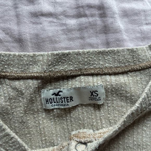 Beige Ribbed Button-Up Crop Top - Picture 4 of 6